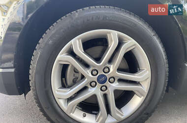 Позашляховик / Кросовер Ford Edge 2018 в 