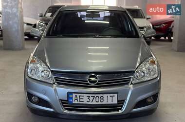 Седан Opel Astra 2011 в Кам'янському