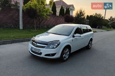 Універсал Opel Astra 2010 в Рівному