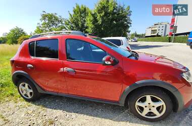 Хетчбек Renault Sandero 2013 в 