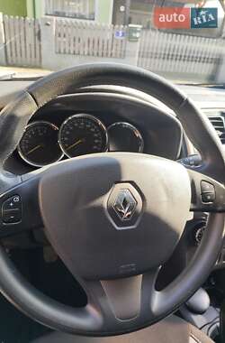 Хетчбек Renault Sandero 2013 в 