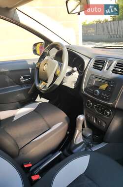 Хетчбек Renault Sandero 2013 в 
